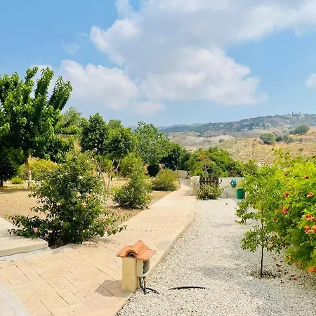 Δωμάτια σε οικογενειακή κατοικία Beautiful Πάφος