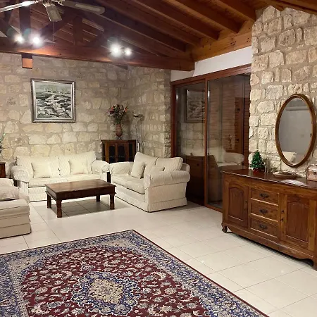 Beautiful Δωμάτια σε οικογενειακή κατοικία Πάφος