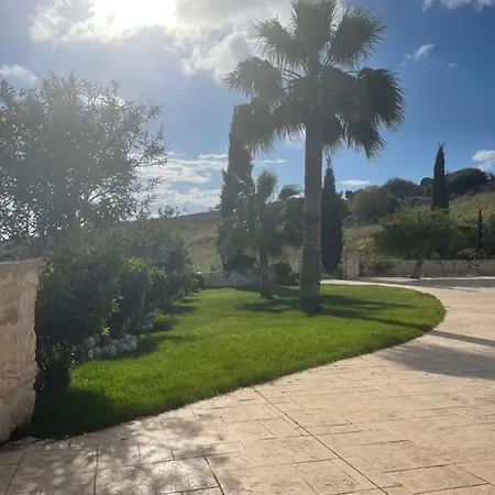 Beautiful Проживание в семье Пафос