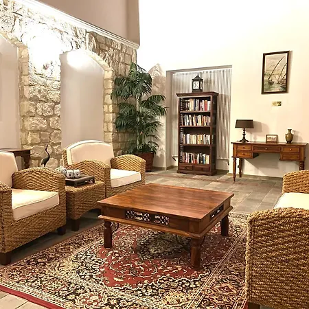 Проживание в семье Beautiful Пафос