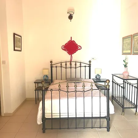 Проживание в семье Beautiful Пафос